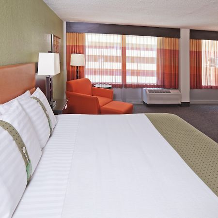 17 West Hotel, Ascend Hotel Collection Tulsa Room photo